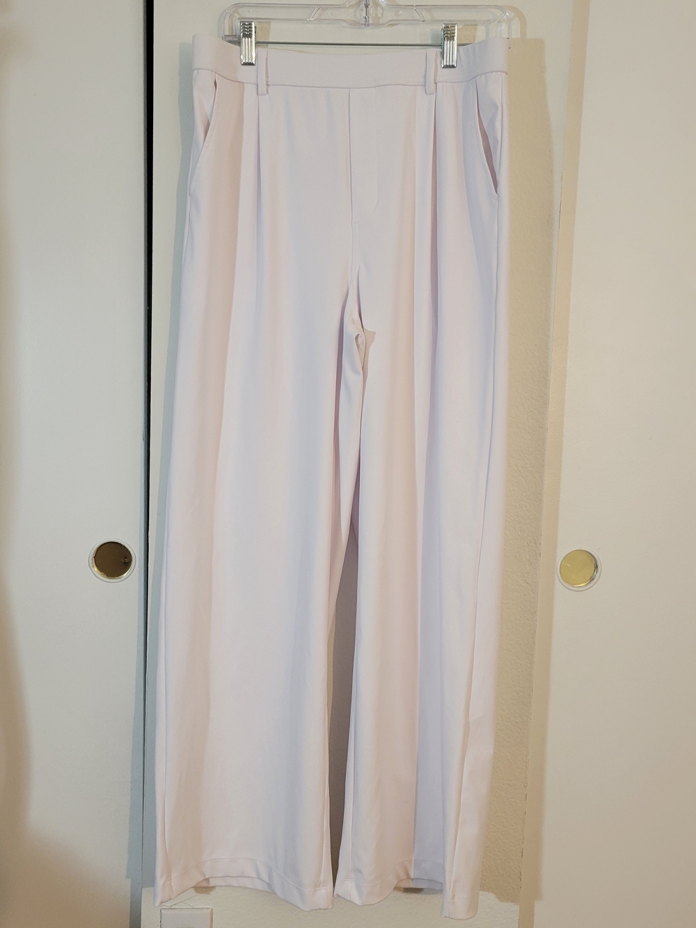 HALARA Wide-Leg High-Rise Pants.